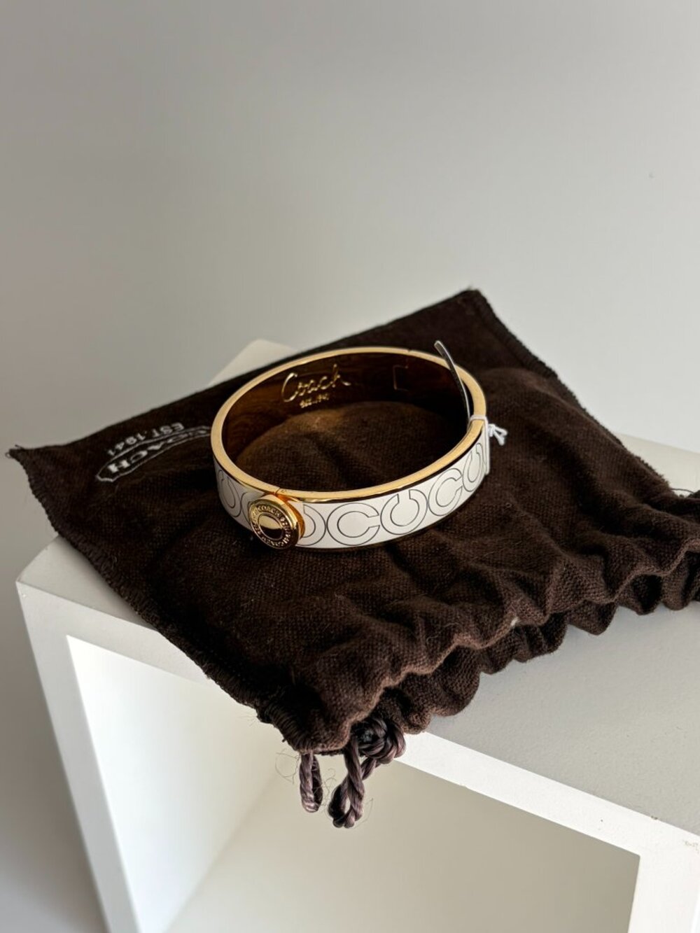 NWT Coach Gold Signature C 1" Wide Hinged Bangle Bracelet Dust Bag - Picture 3 of 5